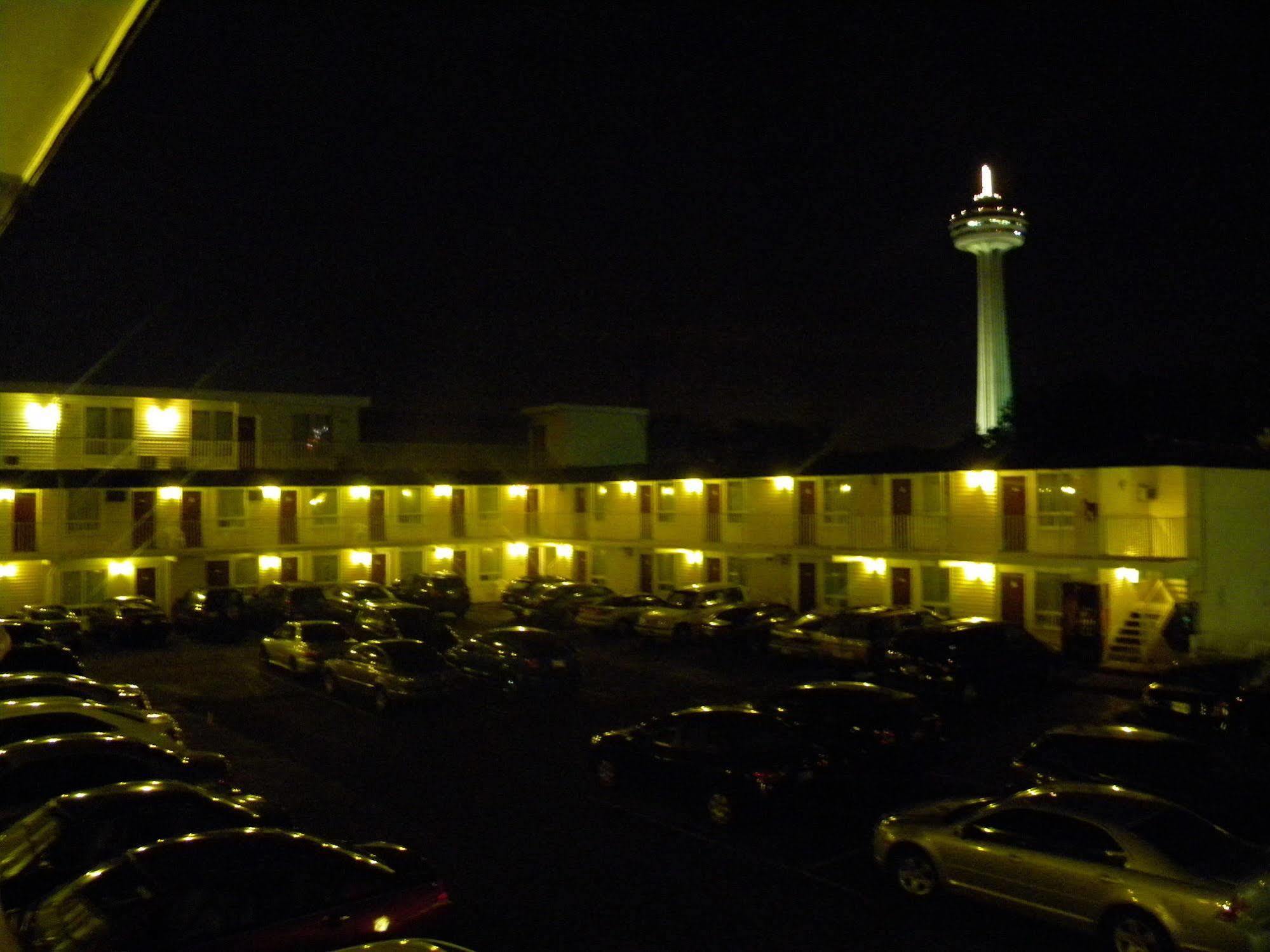 Fairway By The Falls Motel 2*